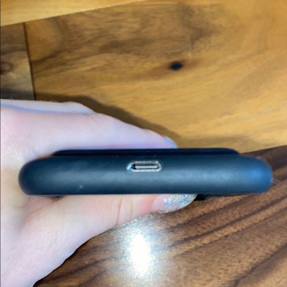 Apple iPhone 7 & 8 Charging Case - Picture 3 of 3